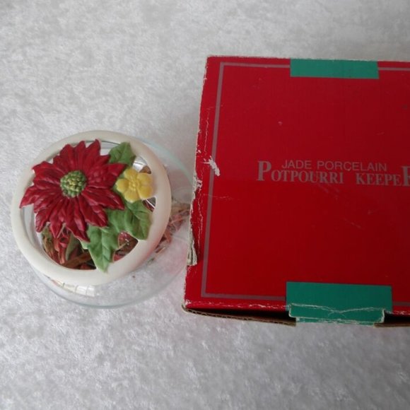 🎁Vintage Jade Porcelain and Glass Potpourri Keeper/Trinket by Christmas Avenue - Picture 8 of 11